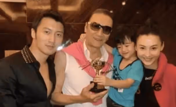 54歲王菲傳喜訊,與謝霆鋒喜結連理,全網恭喜:女人的好命,都寫在她身上