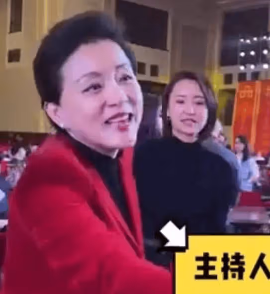 她是央視知名主持人,為百億富豪與丈夫凈身出戶,如今狀況如何?