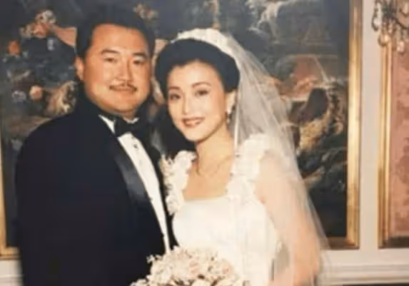 她是央視知名主持人,為百億富豪與丈夫凈身出戶,如今狀況如何?