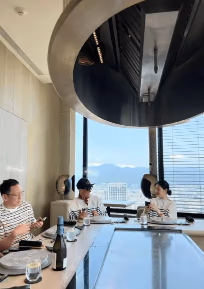 大S具俊曄設宴罕炫富,大S一身行頭20萬,具俊曄秀55萬綠水鬼!