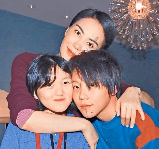 王菲罕見秀恩愛,張柏芝曬兒子,謝霆鋒的兩個女人各有千秋!