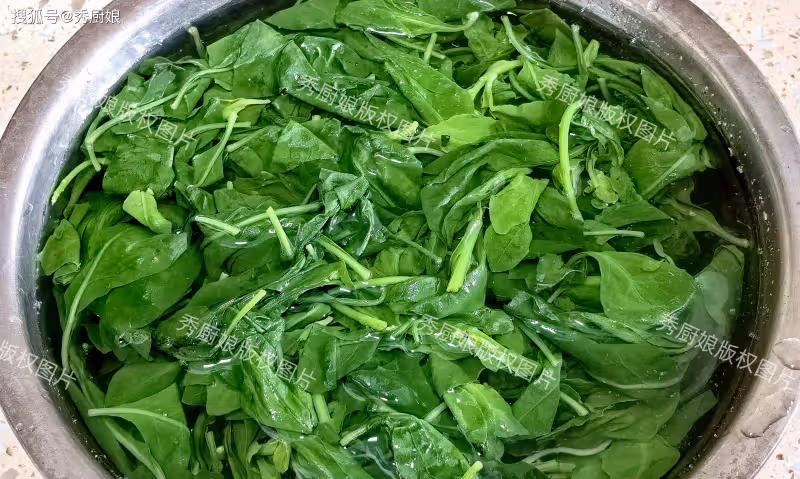 這菜全身都是寶,2塊錢一把,很多人卻當它是野草,不懂吃真可惜