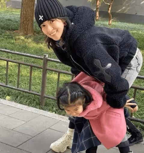 汪峰寫新歌獻給新歡陳露，前妻章子怡攜子低調遷居，避開了前夫新戀情。