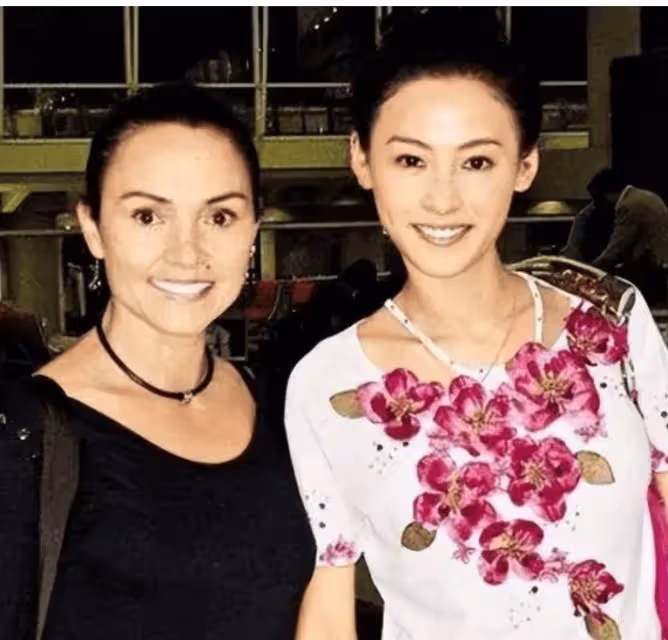 張柏芝媽媽戴莎莉:50歲還演三級片,大罵謝霆鋒全家人都是戲