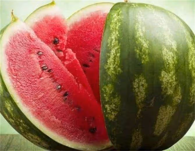 西瓜怎麼挑才知道是甜的?教你挑瓜小技巧,個個又脆又甜