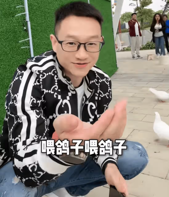 楊威楊雲一家現身荊門園博園，14歲楊陽洋像個成年人，不敢認了
