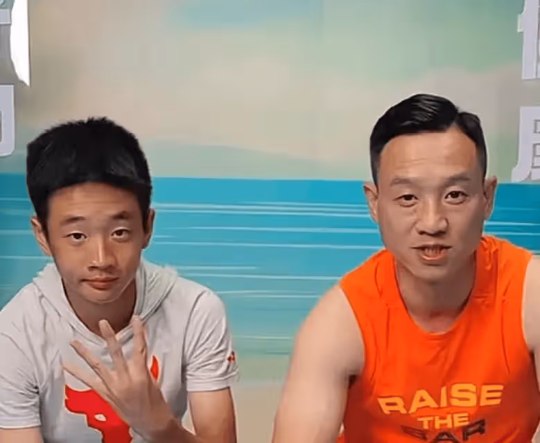 楊威楊雲一家現身荊門園博園，14歲楊陽洋像個成年人，不敢認了