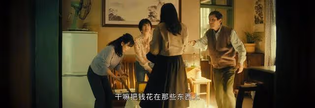 《微暗之火》南雅寧願去工廠打工，也不願接受陳家幫助，太真實了