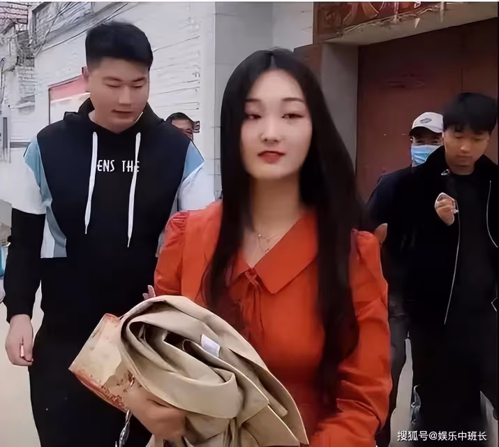 「大衣哥」朱之文喜獲孫子，現身月子中心探視！寶寶正臉十分秀氣