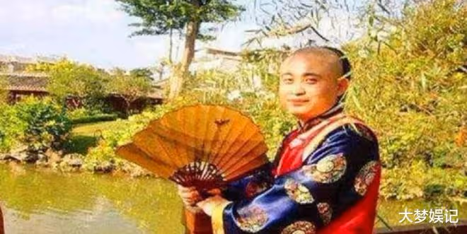 他自稱慈禧後人！以「八阿哥」自居，上相親節目要求觀眾給他跪安