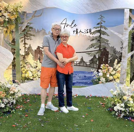 71歲高愛倫再婚!嫁17年男友:謝謝你等這麼久 登記隨便穿吃火鍋慶祝