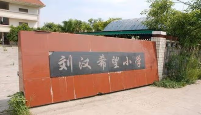 原型比角色更誇張:在四川建立黑道帝國,走穴女星大多難逃魔掌