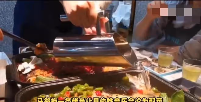 汪小菲牽手未婚妻吃烤魚 讓具俊曄的音樂會黯然失色 馬筱梅勝!
