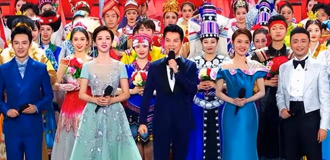 央視主持人大換血,一批新生代露臉了,中生代楊帆下放出外景!