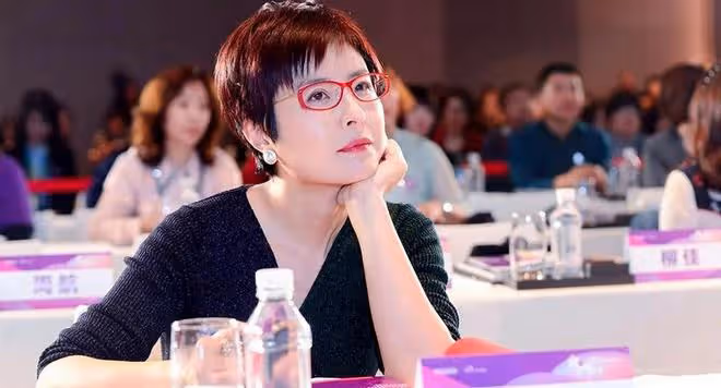 央視主持人大換血,一批新生代露臉了,中生代楊帆下放出外景!