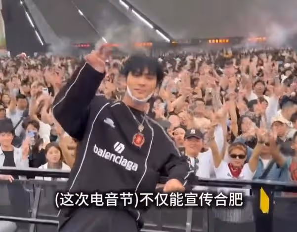 小楊哥否認電音節宰客,吐槽部分媒體針對自己,網友評論兩極分化