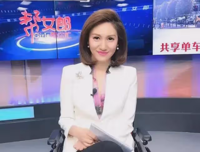 美女主持人梁藝:5分鐘全身癱瘓,如今43歲仍未婚,餘生怎麼過?