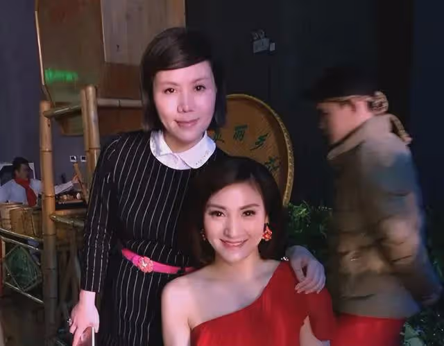 美女主持人梁藝:5分鐘全身癱瘓,如今43歲仍未婚,餘生怎麼過?