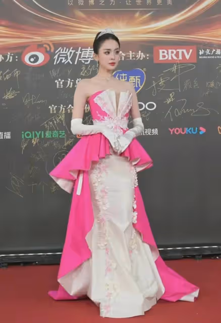 娜扎演繹選美小姐,驚艷之美攝人心魄
