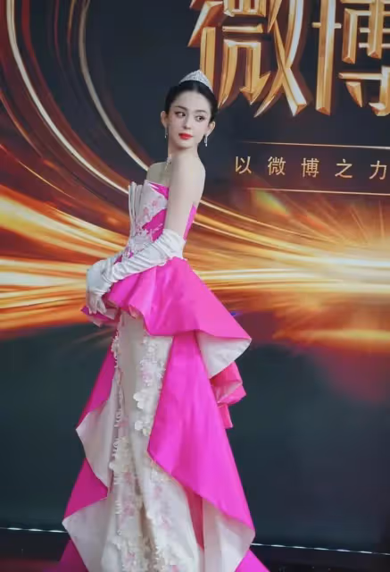娜扎演繹選美小姐,驚艷之美攝人心魄