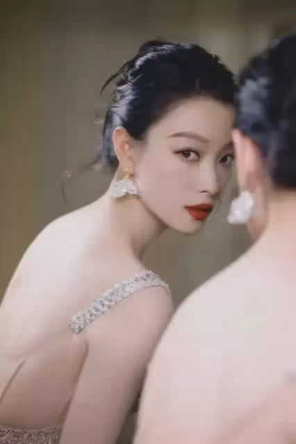 粉色漸變禮服,倪妮詮釋優雅女神范兒