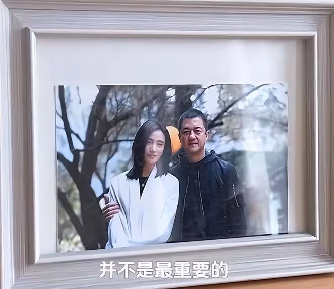 李亞鵬嬌妻獨自帶婆婆媽媽旅行,2歲夏夏成團寵,祖孫三代超有愛