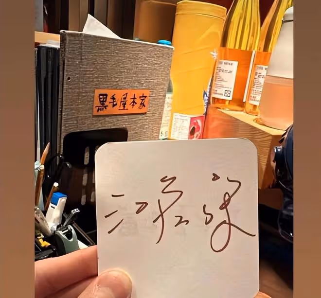江宏傑給兒女買自行車，養寵物狗陪伴他們成長，小愛醬姐弟很幸福