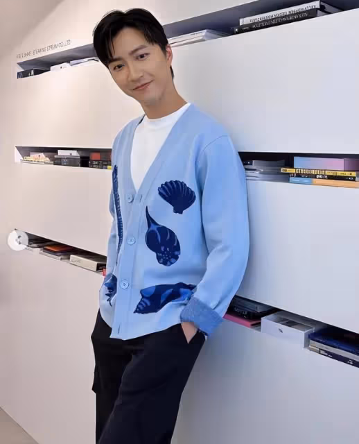 江宏傑給兒女買自行車，養寵物狗陪伴他們成長，小愛醬姐弟很幸福