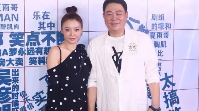 《家有兒女》夏東海劈腿,三任女友年輕貌美,52歲的他仍不知足