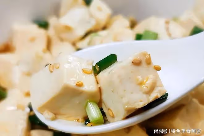 涼菜愛好者的福音,深扒小蔥拌豆腐的風味做法,簡單易學又營養
