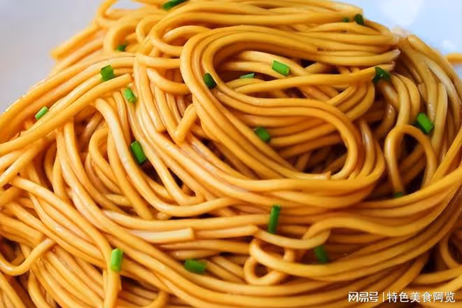 麵條絕絕子的簡單吃法，搭配蔥油拌一拌，解饞飽腹，風味嘎嘎好