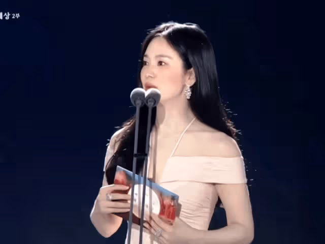 2024百想藝術大賞，李到晛軍裝領獎告白女友林智妍！