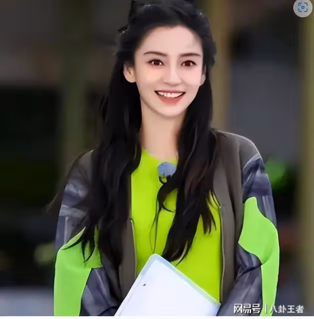 黃曉明葉柯官宣！baby攜新歡與兒子共進豪華晚餐，坐擁27億不用愁