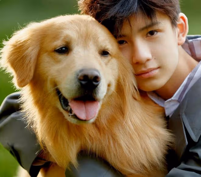 潘粵明15歲兒子首登封，個子超媽媽半頭，撞臉易烊千璽、張雲龍
