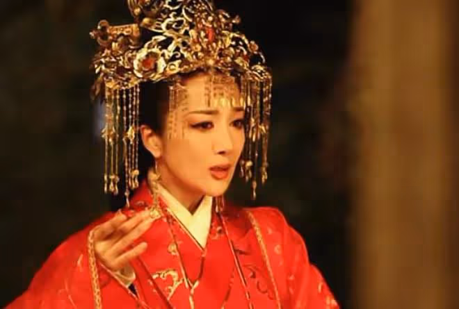 曾是古裝第一美人,被狗咬後瘋狂整容,只能演繹惡毒女配