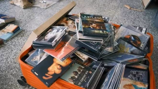娛樂圈清流！有錢有身材的朱珠，發展奢侈品地攤，十幾萬隻賣幾百