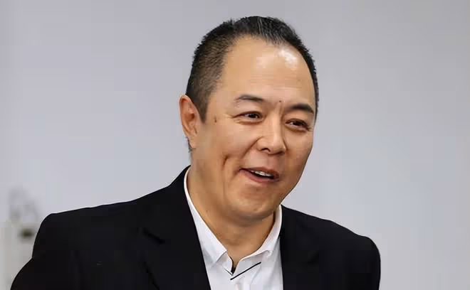 她是軍藝校花,被大25歲張鐵林拋棄後,嫁著名「壞蛋」生子獲幸福