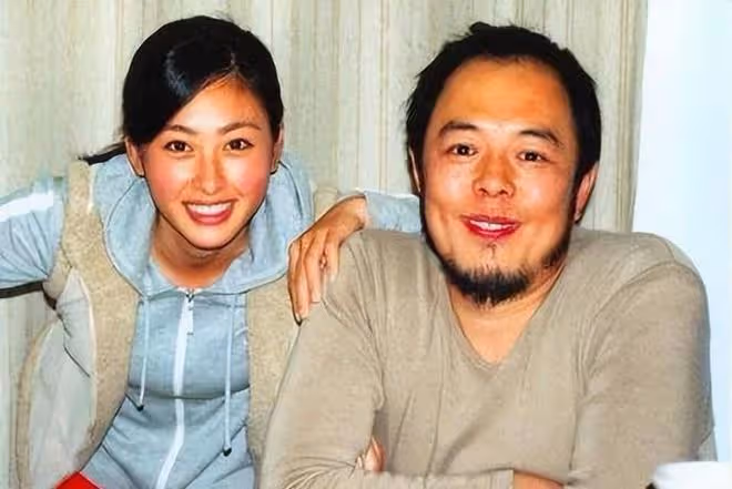 她是軍藝校花,被大25歲張鐵林拋棄後,嫁著名「壞蛋」生子獲幸福