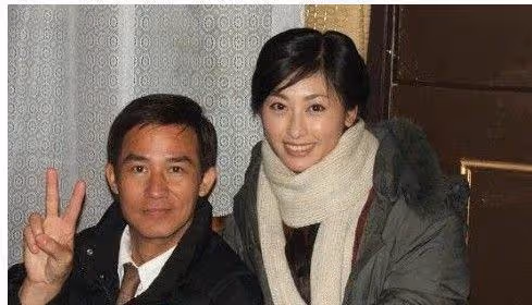 她是軍藝校花,被大25歲張鐵林拋棄後,嫁著名「壞蛋」生子獲幸福