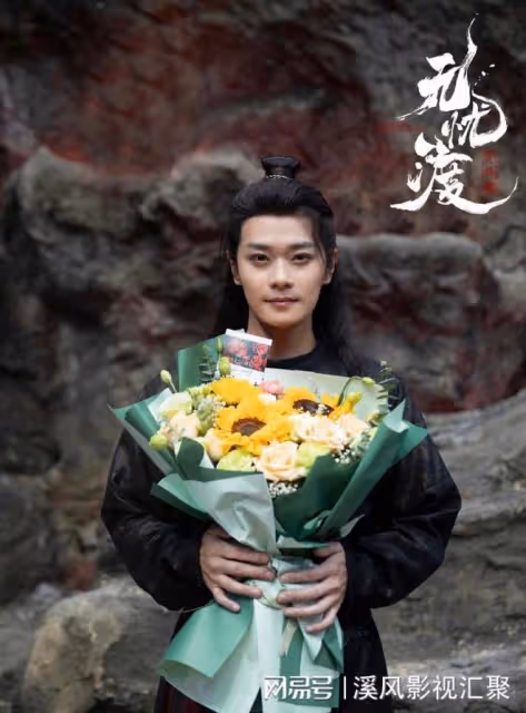 36歲曹駿古裝帥上熱搜,和宋茜同框太養眼,不愧是央視嚴選的美男