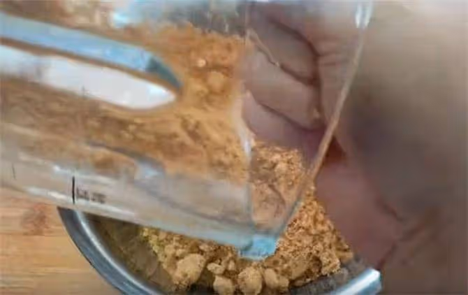正宗豆面卷做法,加入這2樣東西,豆面卷軟糯筋道,涼了都不硬