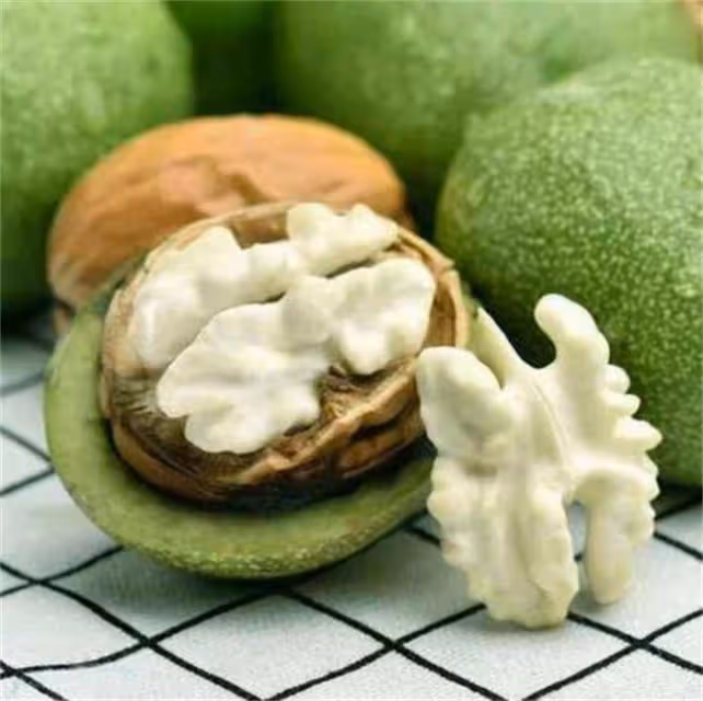 已經到吃青皮核桃的季節,皮不好去怎麼辦?快來學幾招,很好去皮