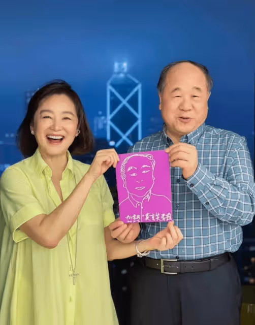 林青霞家宴款待莫言,穿綠色連衣裙+帆布鞋+波波頭,像個年輕人