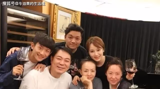 《家有兒女》夏東海出軌家暴,女方比他小26歲,高亞麟晚節不保