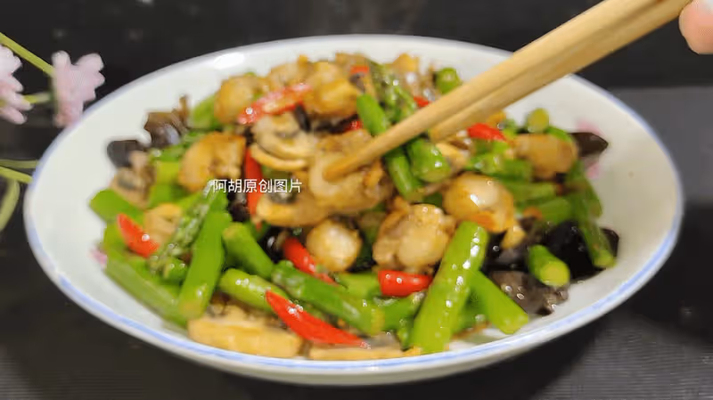明明是富硒菜王,有的人還不知怎麼吃!隨意搭配炒一盤,一口脆嫩、滿口好營養
