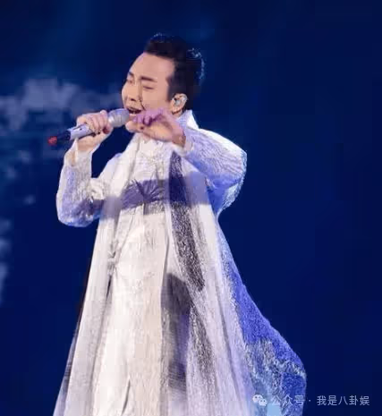 情史成謎！李玉剛三婚娶烏克蘭美女，混血女兒疑似遭到曝光？