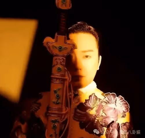 情史成謎！李玉剛三婚娶烏克蘭美女，混血女兒疑似遭到曝光？