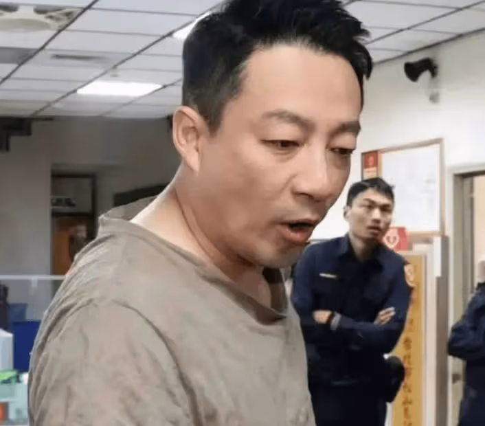 大S的兩個娃與具俊曄情同父子,汪小菲無奈放棄撫養權,與女友再婚