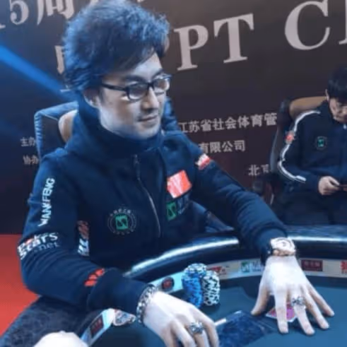 章子怡離婚尚不足一年,就已名花有主,前夫汪峰豪賭負債求助無望