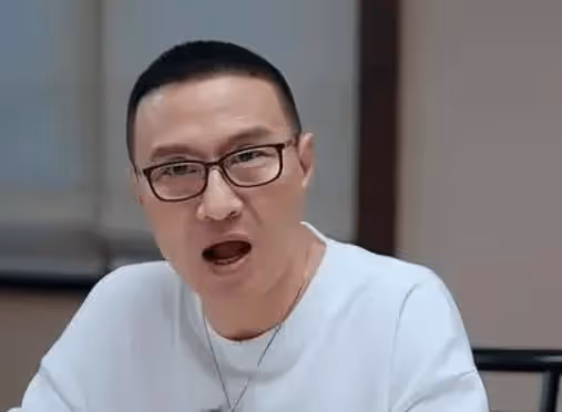 章子怡離婚尚不足一年,就已名花有主,前夫汪峰豪賭負債求助無望